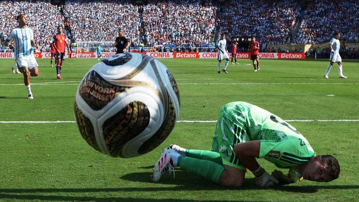 إيميليانو مارتينيز يثير الشكوك بشأن مستقبله مع منتخب الأرجنتين