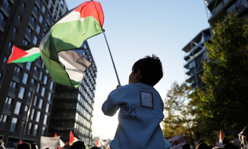 وسط الإبادة ومخططات التهجير.. كم يبلغ عدد الفلسطينيين في العالم وأين يتوزعون؟