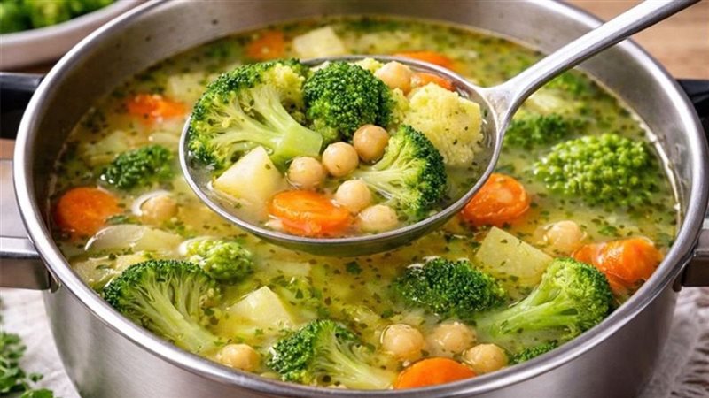 طريقة عمل شوربة الخضار لجميع أفراد الأسرة