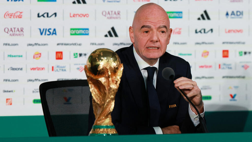 استقالة كارلوس كورديرو كبير مستشاري إنفانتينو احتجاجا على مقترح الفيفا بيع حصة في كأس العالم