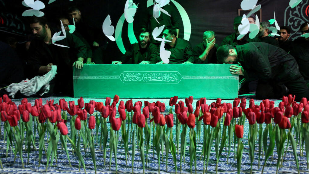 مباشر: وصول جثمان المرشد الأعلى الإيراني إلى مصلّى الإمام الخميني في طهران