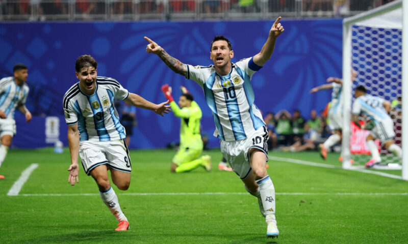 الاتحاد المصري يطالب الفيفا باستبعاد الحكم الفرنسي من كأس العالم بعد “أخطاء فادحة” في مباراة الأرجنتين