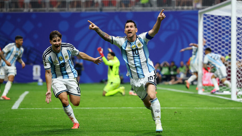 الاتحاد المصري يطالب الفيفا باستبعاد الحكم الفرنسي من كأس العالم بعد “أخطاء فادحة” في مباراة الأرجنتين