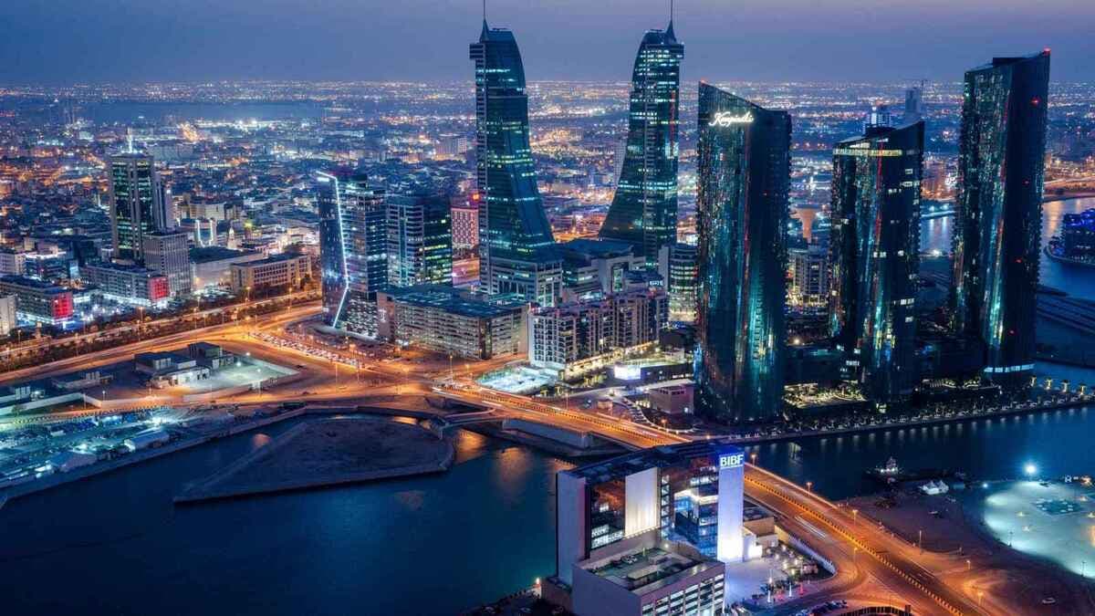 البحرين: الدفاعات الجوية تعترض هجمات إيرانية وتعلن أعلى درجات الجاهزية