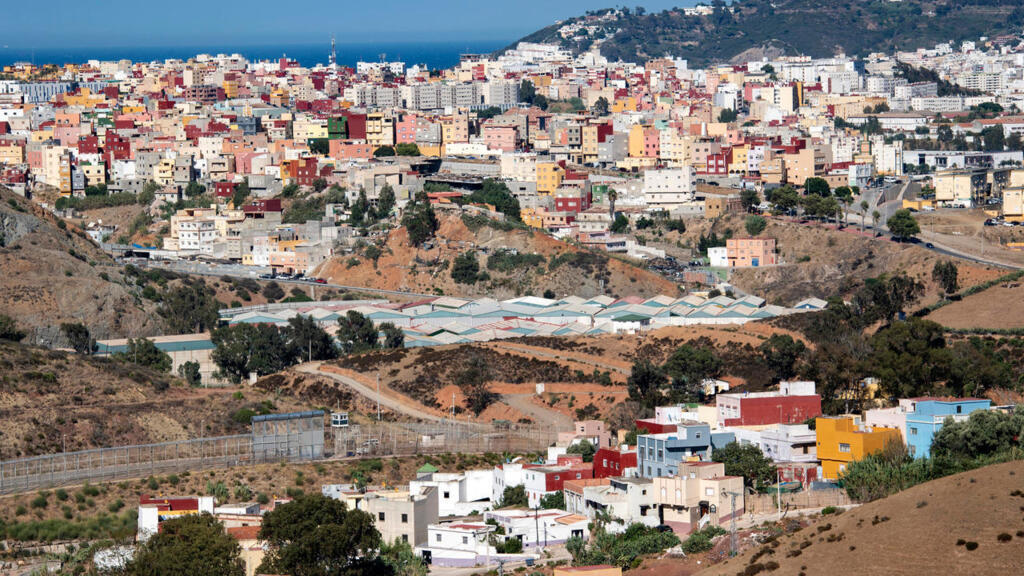 مشاهد عنف وفوضى في سبتة وإسبانيا تعلن عودة 35 ألف مهاجر طواعية إلى المغرب