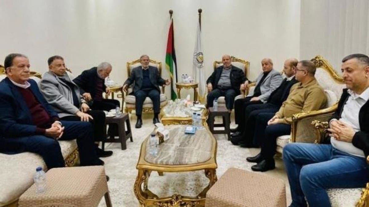وفد حماس في القاهرة.. ومصادر تكشف لـ”العربية” موقف الحركة من السلاح وموظفي غزة