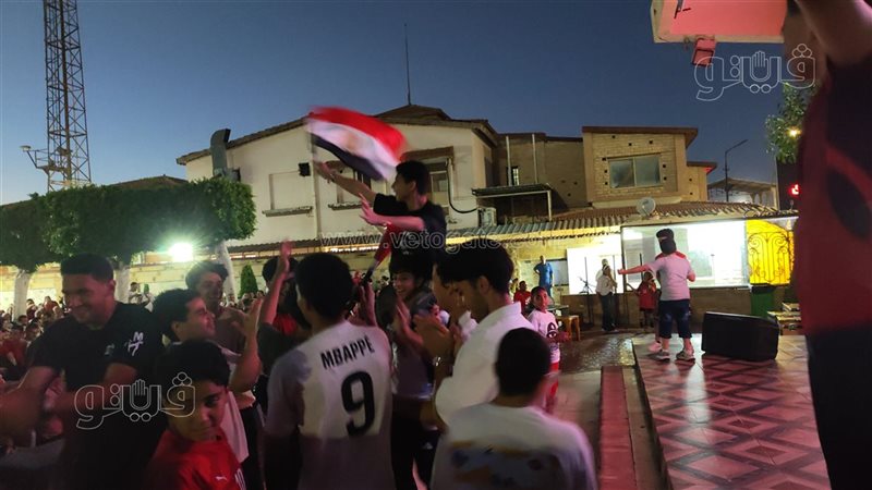 “روح يا ميسي”، هتافات المصريين تشعل نادي السلام البحري ببورفؤاد بعد الهدف الثاني بشباك الأرجنتين (فيديو وصور)