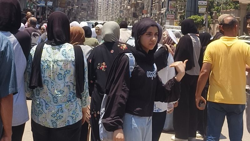 تعرض طالبتين لوعكة صحية داخل لجنة ثانوية عامة بميت غمر ونقلهما إلى المستشفى
