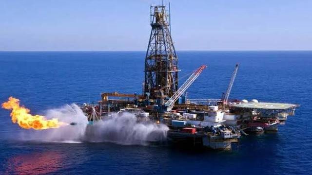 البترول تفتح صفحة جديدة للإنتاج.. قفزة في الزيت الخام وانتعاشة بالتكرير وبئر غاز جديد