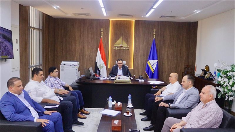 محافظ دمياط يلتقي نواب البرلمان والشيوخ لبحث ملفات التنمية والاستجابة لمطالب المواطنين