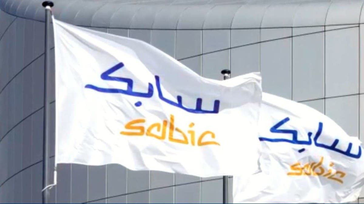 “سابك” و”سير” توقعان مذكرة تفاهم للتعاون في صناعة السيارات الكهربائية بالسعودية