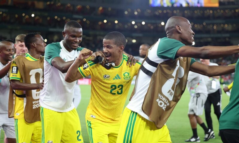 الشرطة تحقق في ملابسات وفاة أدامز لاعب جنوب أفريقيا