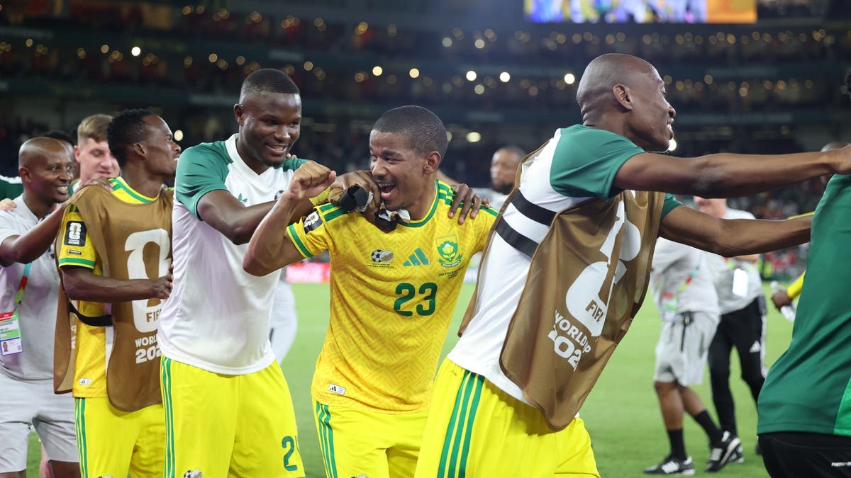 الشرطة تحقق في ملابسات وفاة أدامز لاعب جنوب أفريقيا