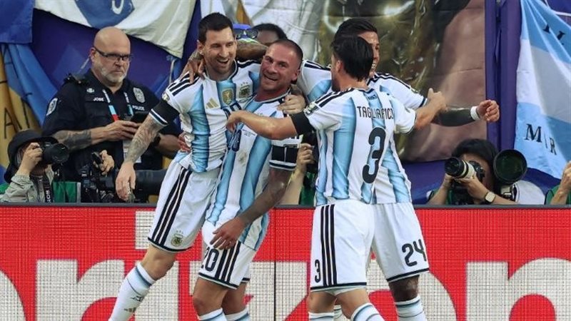 شبكة عالمية تنتقد أداء حكم مباراة الأرجنتين وسويسرا: قدم أداء كارثيا وافتقد المعايير الثابتة