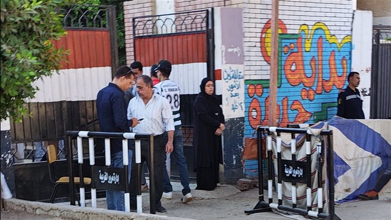 رعب الفيزياء والبحث عن قمة التاريخ، توافد طلاب الثانوية العامة على لجان الغربية (فيديو)