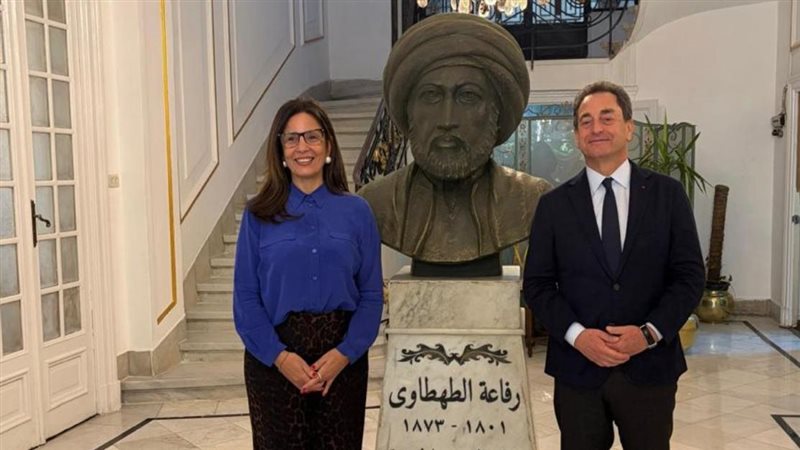 بعد جولة باريس، جيهان زكي تتابع مشروعات التعاون مع السفير الفرنسي بالقاهرة
