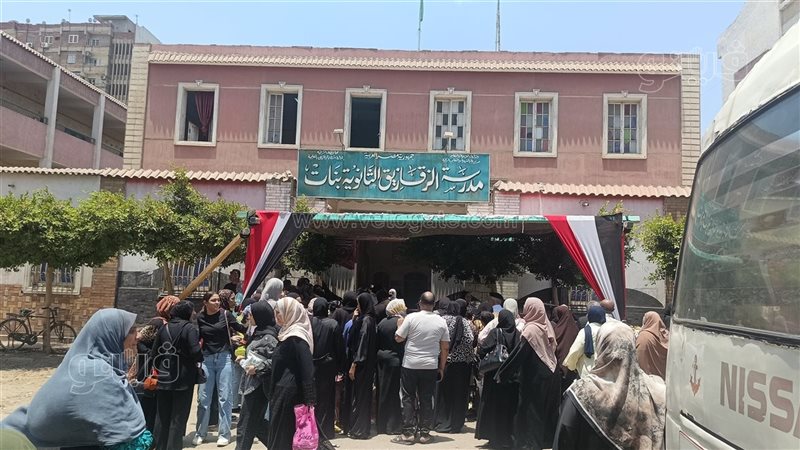 الأمن يطالب أولياء الأمور بالابتعاد عن لجان الثانوية العامة بالشرقية لضمان هدوء الامتحانات