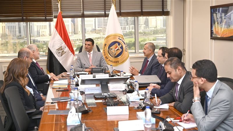 وزير الصناعة: حريصون على تشجيع توسع الشركات العالمية العاملة في مصر
