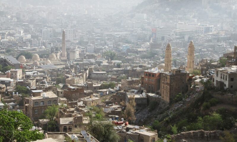 اليمن.. إصابة طفلة وشابة إثر قصف الحوثيين لقرية في تعز