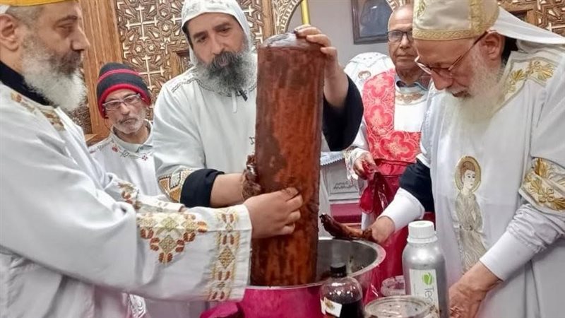الأنبا أغناطيوس يدشن أيقونة للأنبا موسى الأسود ويطيب رفاته