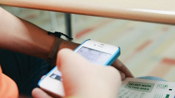 ضبط مراقب صور امتحان الأحياء ثانوية عامة 2026 وأرسله لجروبات الغش بتليجرام