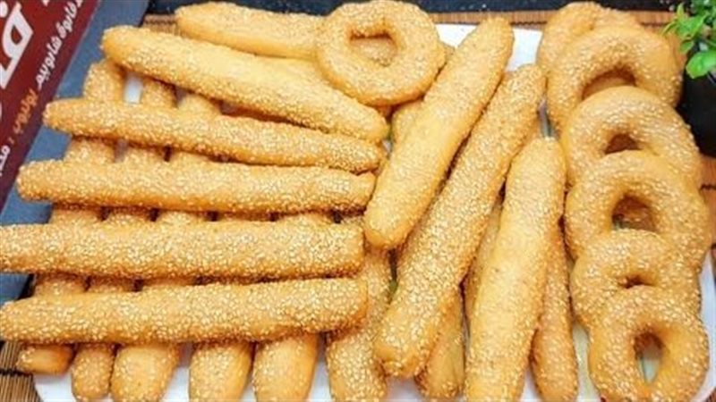 طريقة عمل البقسماط في البيت هش ومقرمش بمكونات بسيطة