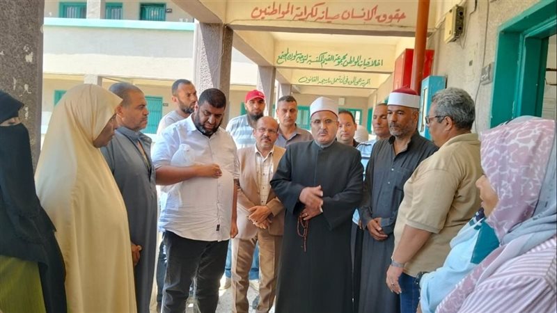 رئيس المنطقة الأزهرية بالإسماعيلية يتابع امتحان اللغة الفرنسية ويشدد على التصدي للغش
