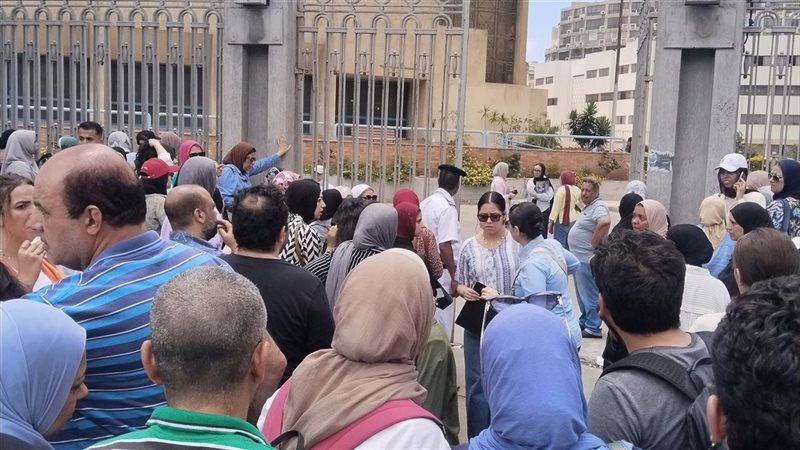 الأسئلة طويلة وغير متوقعة، طلاب الثانوية العامة بالإسكندرية يشتكون من امتحان الرياضيات البحتة (فيديو)