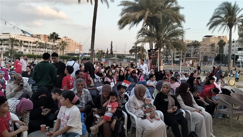 الكراسي خلصت، زحام على المقاهي وفي الحدائق بالإسماعيلية (فيديو وصور)