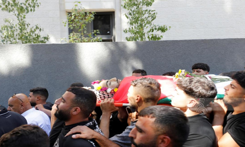 إصابة العشرات بالاختناق.. الاحتلال يهاجم بيت عزاء الشهيد فادي النعسان في المغير