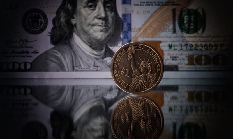 “TD Securities” تتوقع تراجع الدولار في حال إبقاء أسعار الفائدة دون تغيير