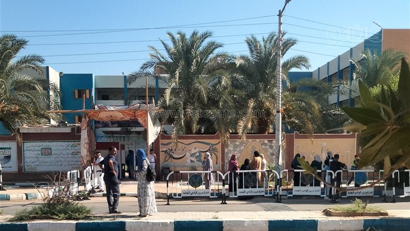 هدوء وانضباط داخل لجان الثانوية العامة بالوادي الجديد، والتعليم: لا معوقات تؤثر على سير الامتحانات