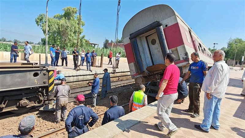 السكك الحديدية تدفع بمهندسين لمعاينة موقع حادث قطار محلة روح بالغربية