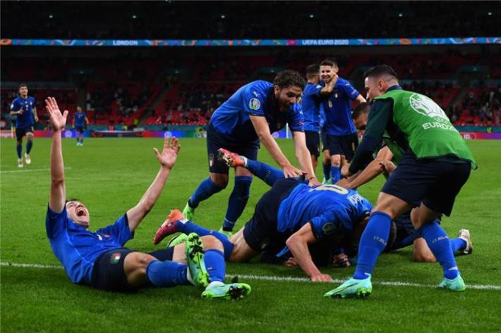 مانشيني يقترب من تولي الإدارة الفنية لمنتخب إيطاليا