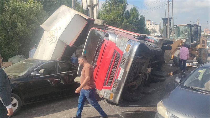بعد تصادم على كوبري منية سندوب، إدارة المركبات بالدقهلية تتولى إعادة الحركة المرورية (صور)