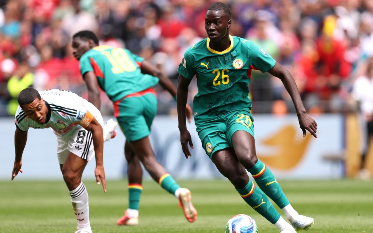 بعد الخروج القاسي من المونديال.. لاعب السنغال يفتح النار على الجهاز الفني ويقاطع منتخبه