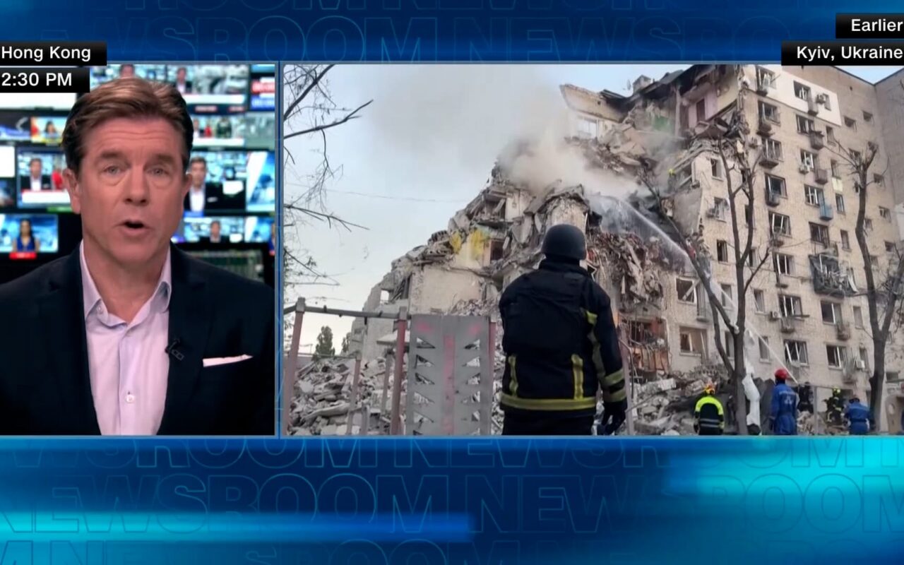 استمر طوال الليل.. مراسل CNN يشارك تفاصيل هجوم روسي دام 11 ساعة على أوكرانيا