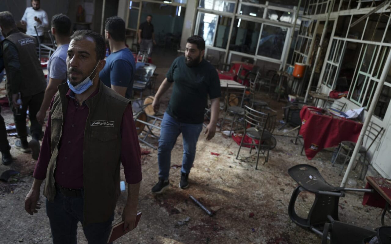 “ذيول النظام السابق”.. نجيب ساويرس يعلق على تفجير دمشق لمحاولة إفشال التجربة السورية
