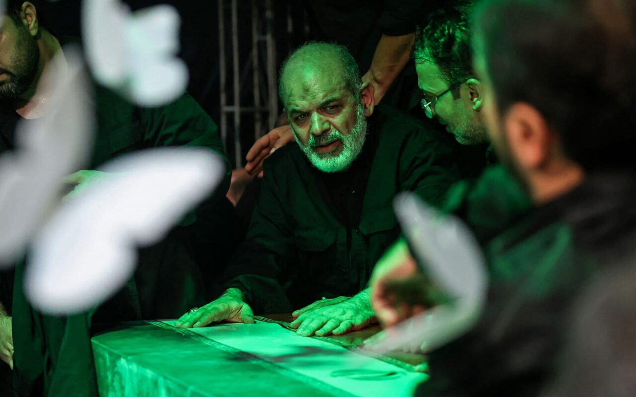 ظهور علني نادر لقائد الحرس الثوري الإيراني قبل جنازة خامنئي