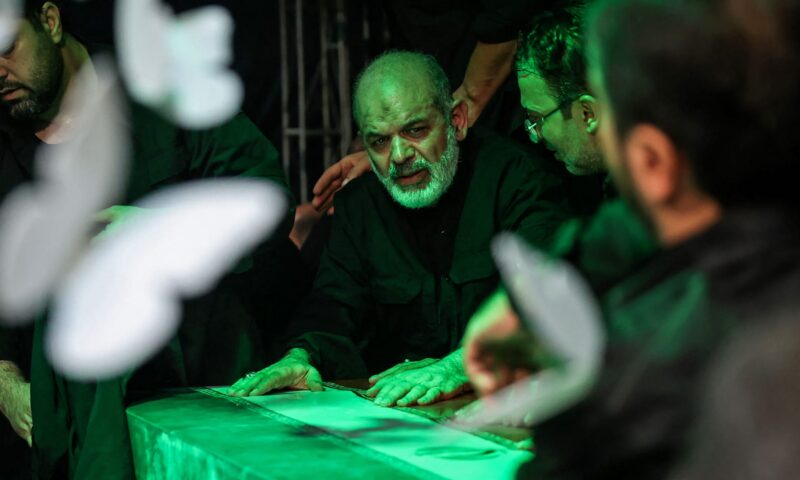 ظهور علني نادر لقائد الحرس الثوري الإيراني قبل جنازة خامنئي
