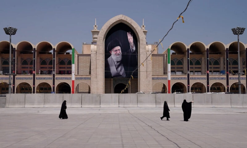 المراسم وتفاصيل الدفن.. مراسل CNN يشرح استعدادات إيران الضخمة لجنازة خامنئي