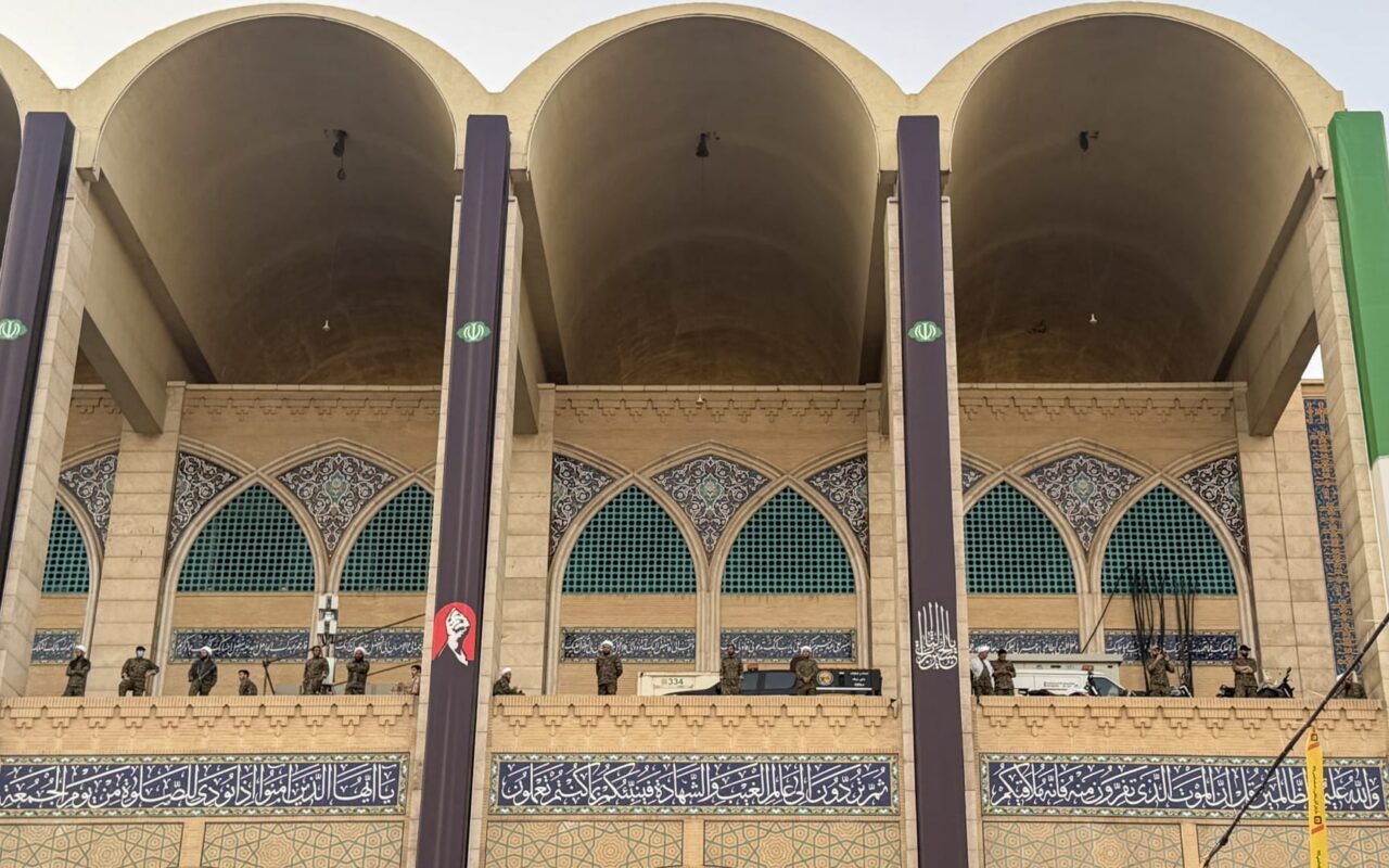 من الجو والبر.. هذه أبرز التهديدات الأمنية التي تواجه إيران في تشييع علي خامنئي؟