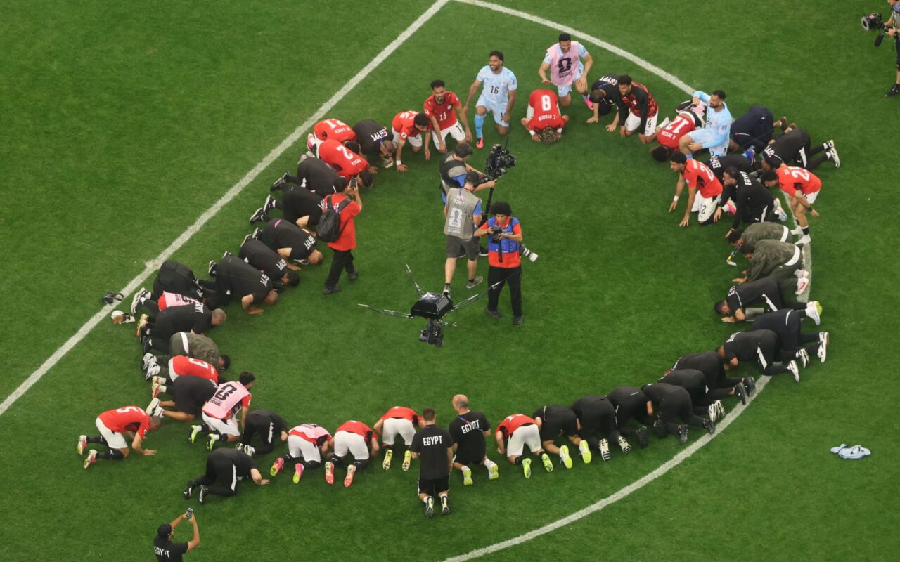 “فوز تاريخي”.. علاء مبارك يعلّق على تأهل منتخب مصر لدور الـ16 في المونديال