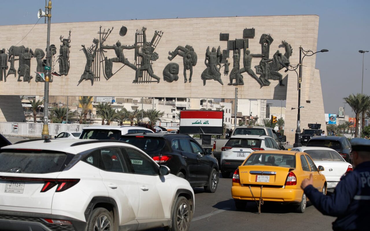 صورة منسوبة لـ”ملابس داخلية ذهبية في منزل نائب عراقية خلال حملة مداهمات”.. ما صحتها؟