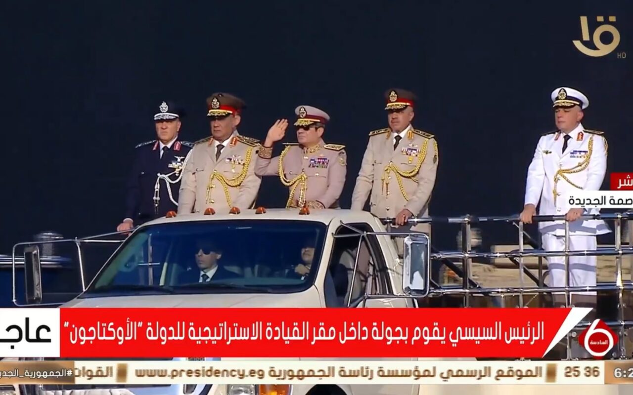 مرتديًا الزي العسكري.. السيسي يفتتح مقر “الأوكتاغون” بالعاصمة الإدارية الجديدة