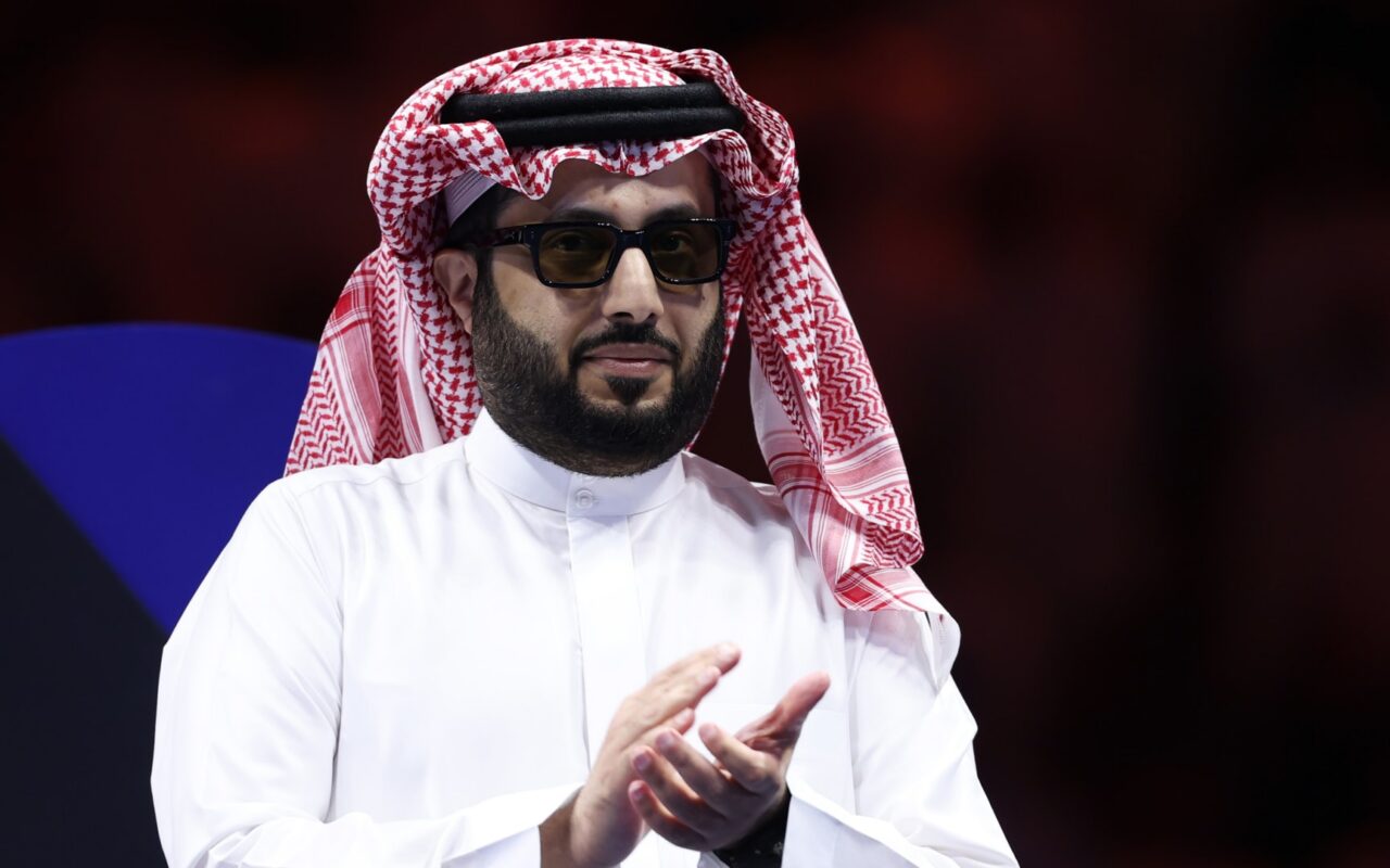 تركي آل الشيخ ينشر صورة “فكاهية” عن مدرب منتخب مصر.. ما علاقة غوارديولا؟