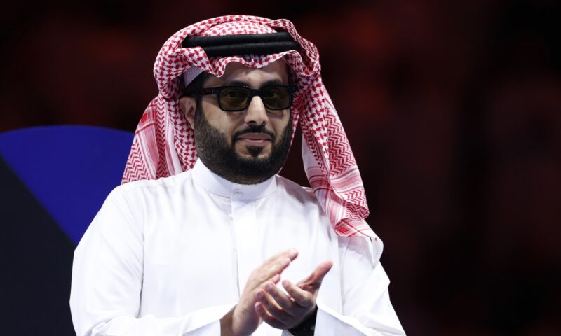 تركي آل الشيخ ينشر صورة “فكاهية” عن مدرب منتخب مصر.. ما علاقة غوارديولا؟