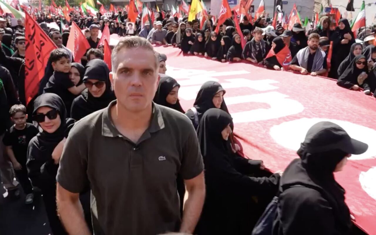 “لحظة تاريخية” في طهران.. وحشود غفيرة تخرج لشوارع إيران تتوعد أمريكا وإسرائيل