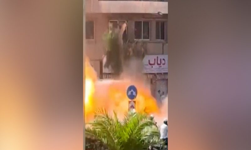 شاهد لحظة انفجار قرب فندق إقامة ماكرون بدمشق