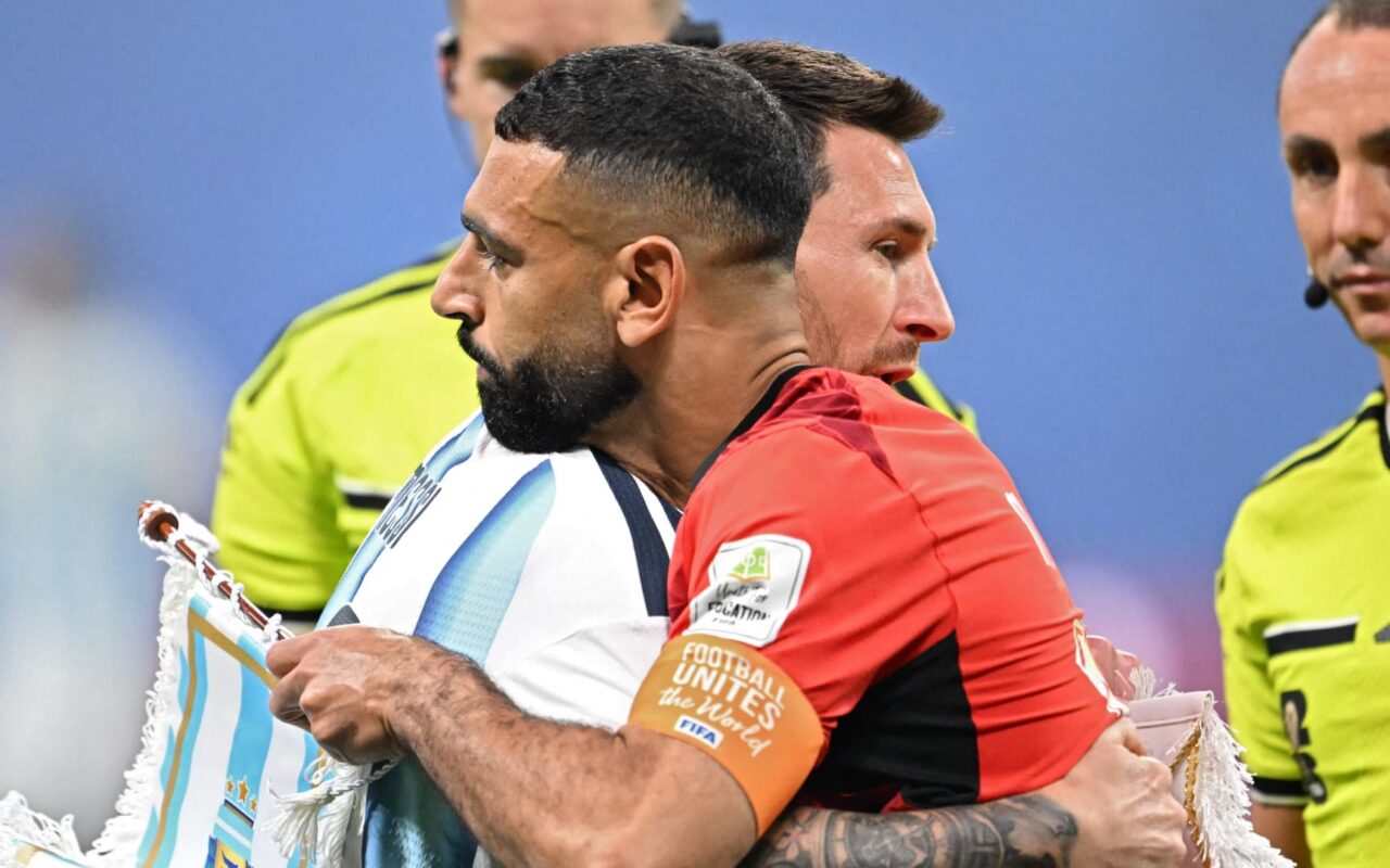 هذا ما فعله ميسي عند رؤيته لمحمد صلاح في مباراة مصر والأرجنتين